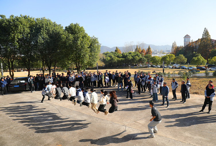 團(tuán)結(jié)·協(xié)作·奮進(jìn) 皖歙縣經(jīng)開(kāi)區(qū)舉辦「聚·光」趣味運(yùn)動(dòng)會(huì)