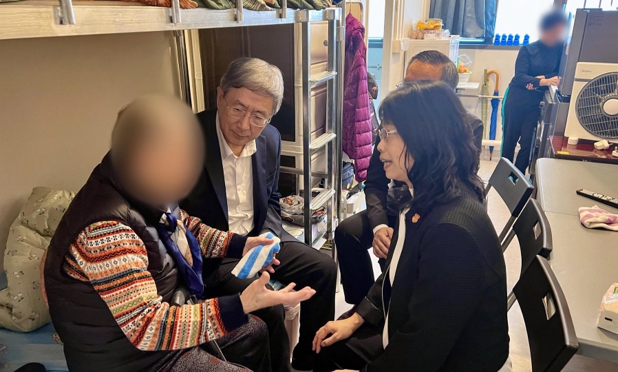 宏福苑大火 | 卓永興探望受災(zāi)居民：政府必定傾盡全力做好善後工作