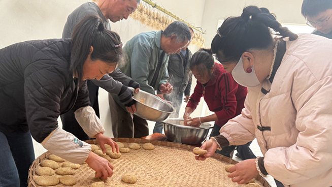 皖黟縣漁亭鎮(zhèn)：石臼糍粑軟糯香 古黟民俗韻味長(zhǎng)