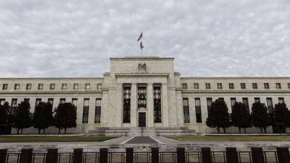 美聯(lián)儲舉行12月議息會議 降息預(yù)期下白銀價格創(chuàng)歷史新高