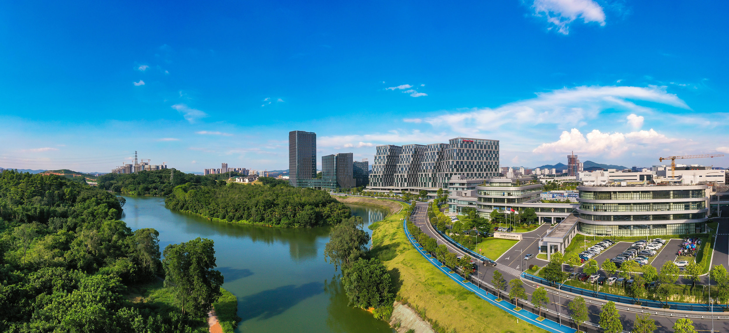 廣州知識城綜合保稅區(qū)規(guī)劃範(fàn)圍位於知識城北起步區(qū)，與生物醫(yī)藥價值創(chuàng)新園、灣區(qū)半導(dǎo)體產(chǎn)業(yè)園相鄰。圖為知識城生物醫(yī)藥價值創(chuàng)新園。賈自豪 攝.jpg