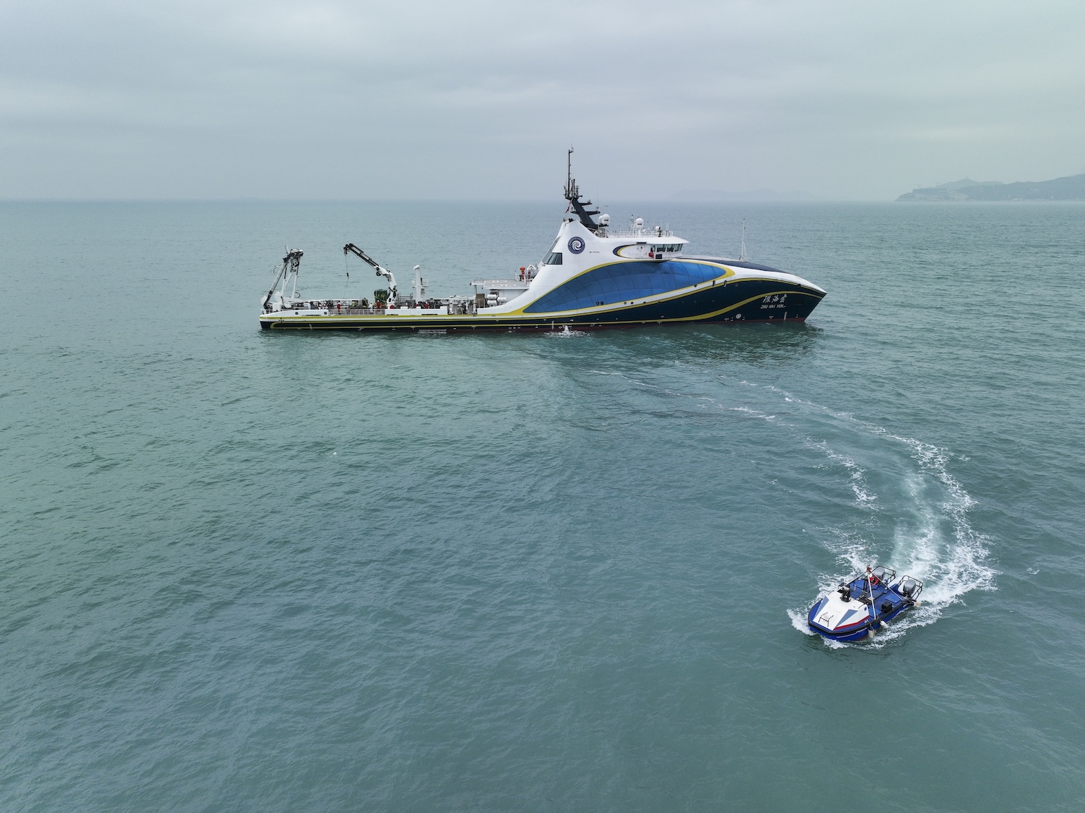 2、全球首艘智能型無(wú)人系統(tǒng)科考母船“珠海雲(yún)”。南方海洋實(shí)驗(yàn)室供圖.jpg
