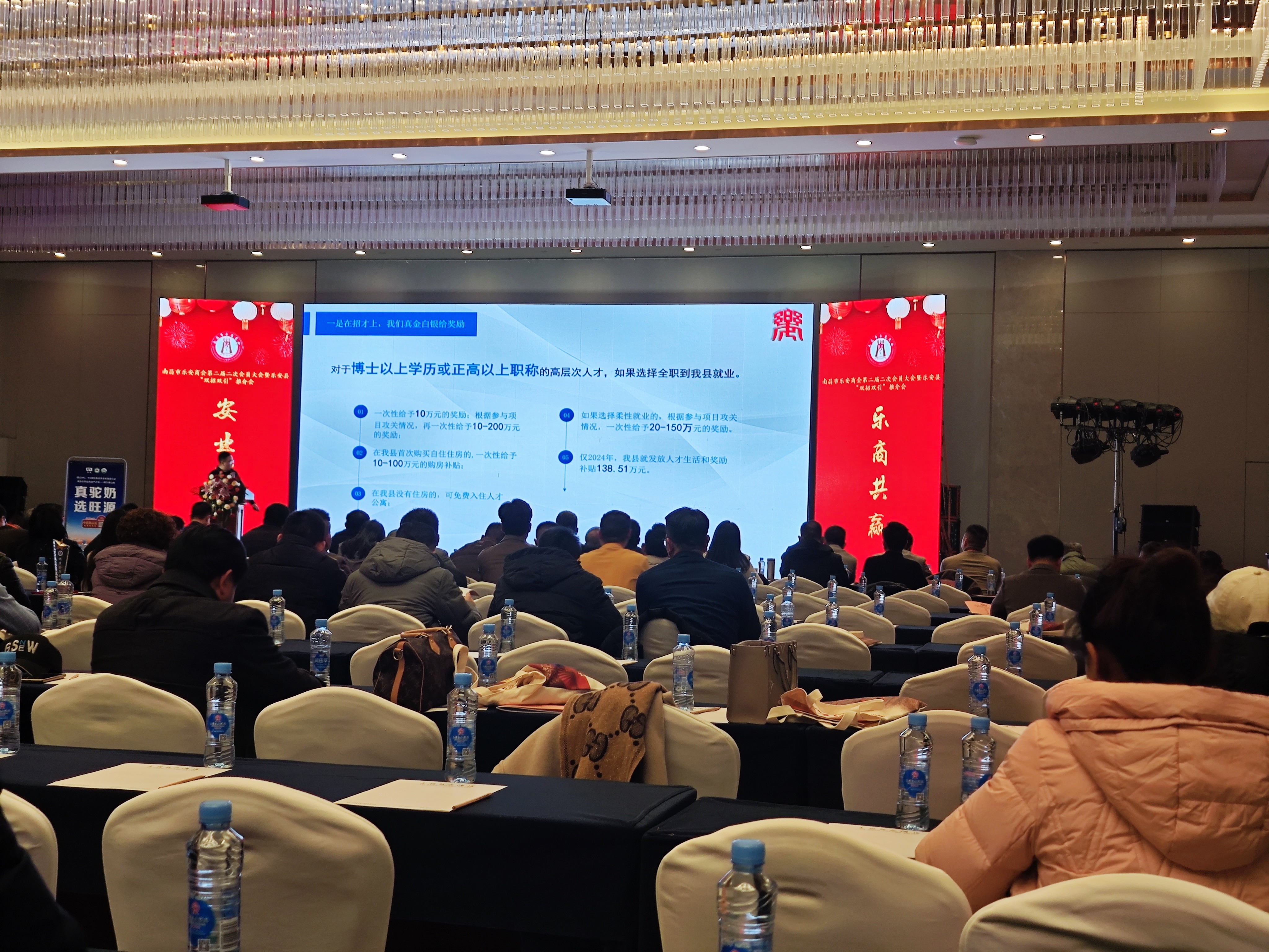 圖五 樂安縣委組織部領(lǐng)導(dǎo)介紹人才引進政策.jpg