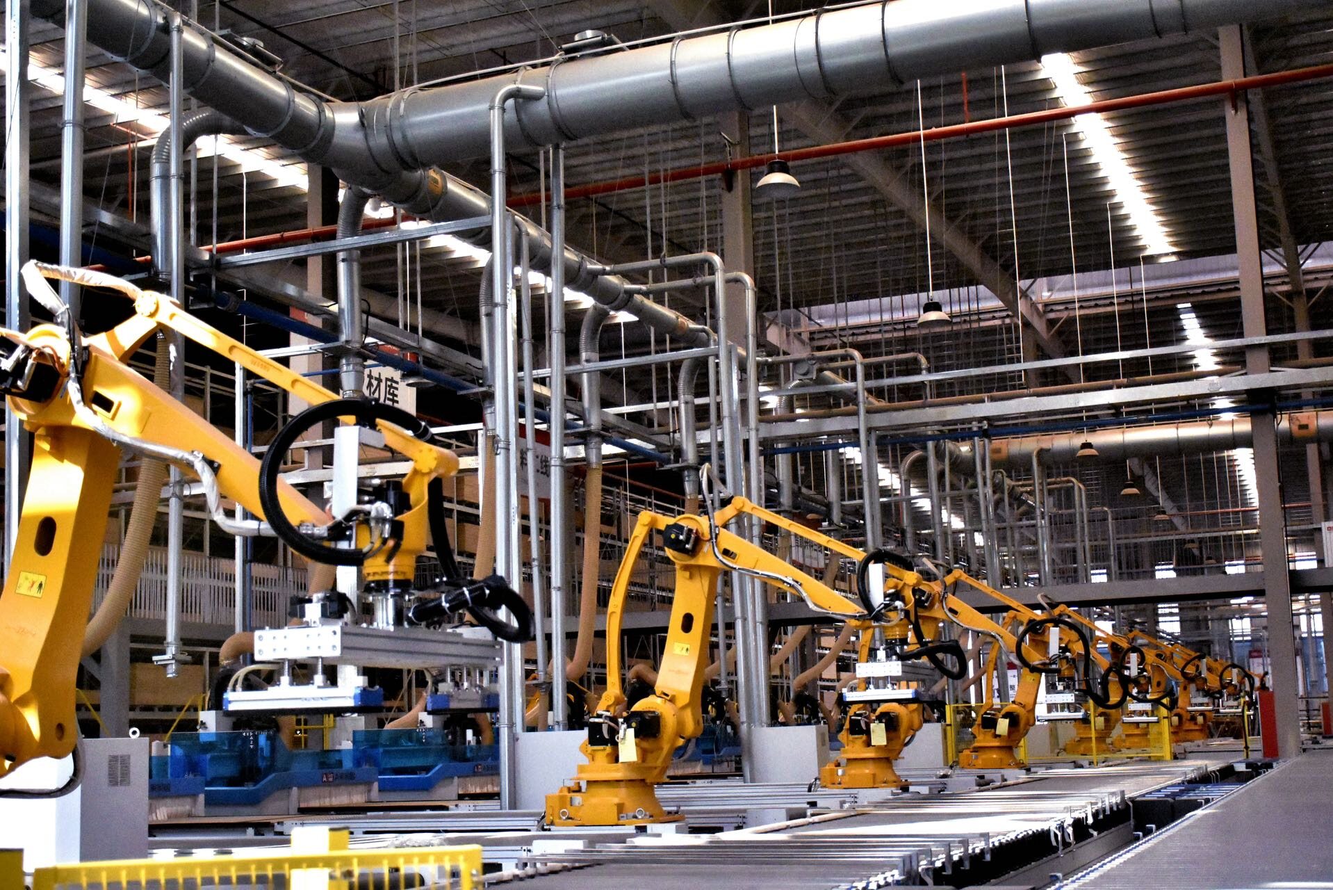 配圖2:智能化生產(chǎn)線 張欣苑 攝.jpg