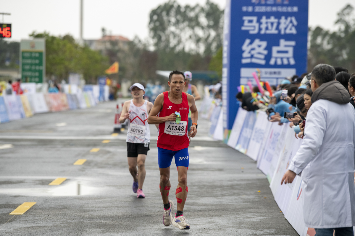 3、參賽選手衝刺終點(diǎn)（翟理強(qiáng) 攝）.jpg