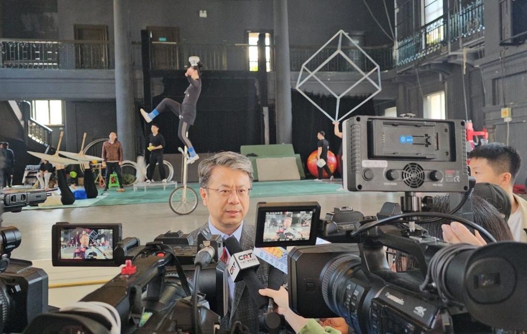 圖說(shuō)四 長(zhǎng)春市文廣旅局副局長(zhǎng)韓銘飛正在接受記者採(cǎi)訪.jpg