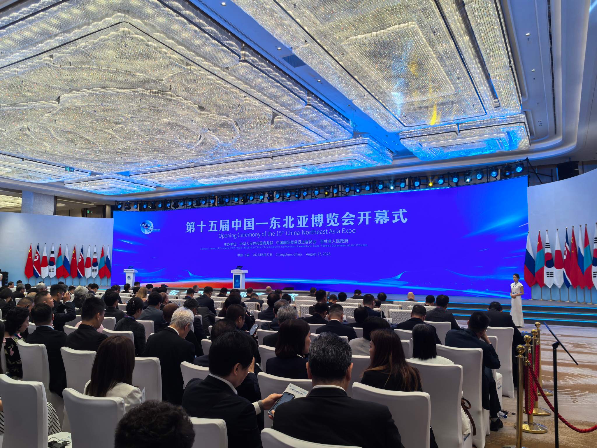 圖說(shuō)二:第十五屆中國(guó)—東北亞博覽會(huì)開(kāi)幕式會(huì)場(chǎng).jpg