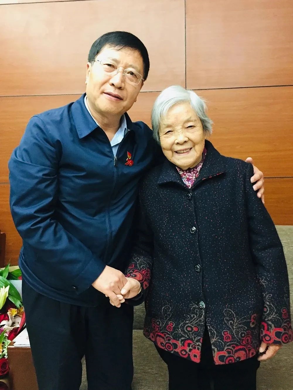 圖說三：看望開國將軍甘祖昌夫人、「全國道德模範」、「最美奮鬥者」 龔全珍.jpg