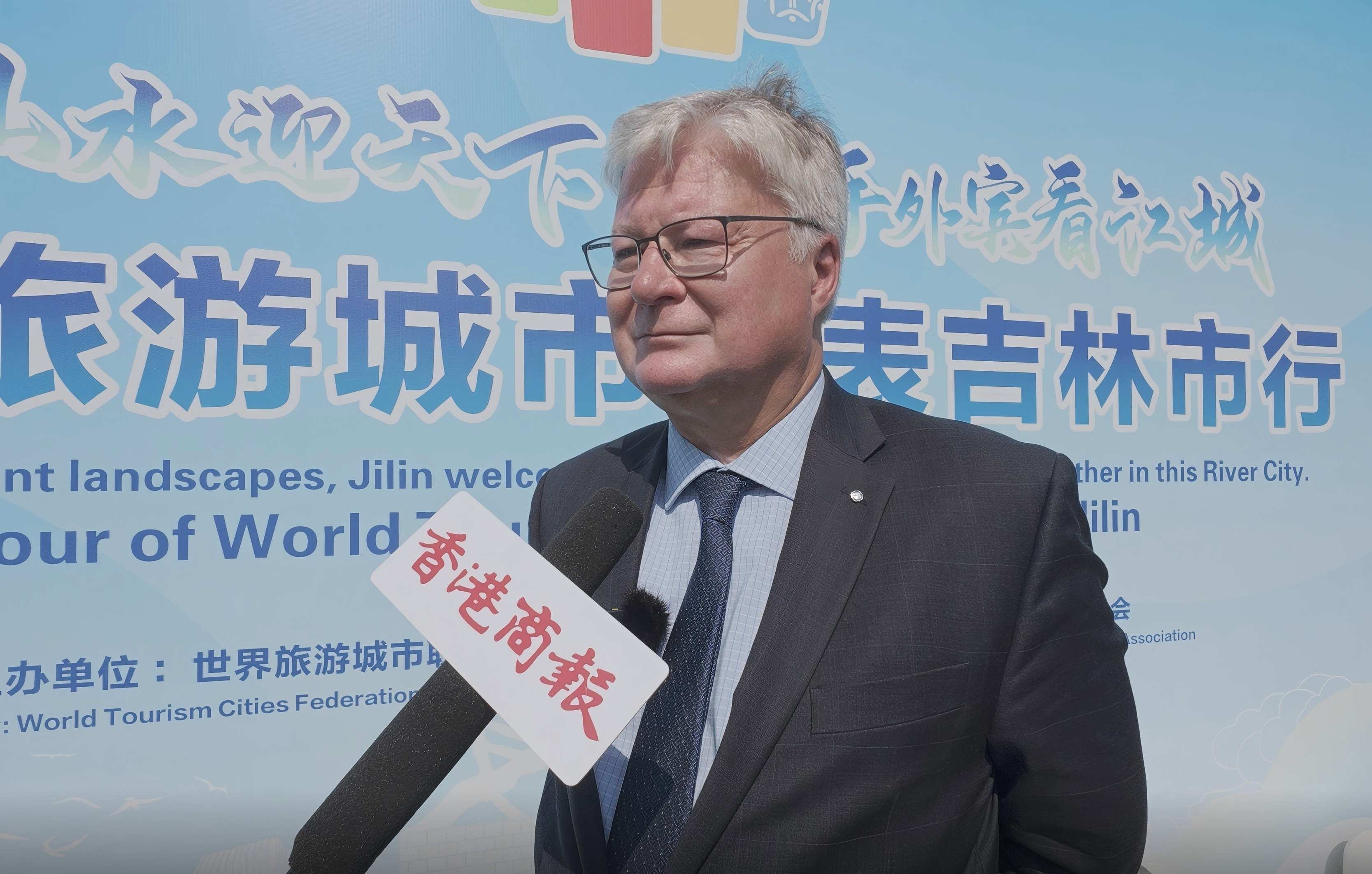 圖說一：拉脫維亞駐華大使卡爾利斯·埃亨鮑姆斯（Karlis Eihenbaums）接受了本報(bào)記者獨(dú)家專訪（于洋攝）.jpg