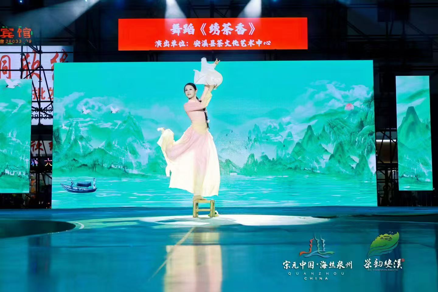 精彩的文藝演出.jpg